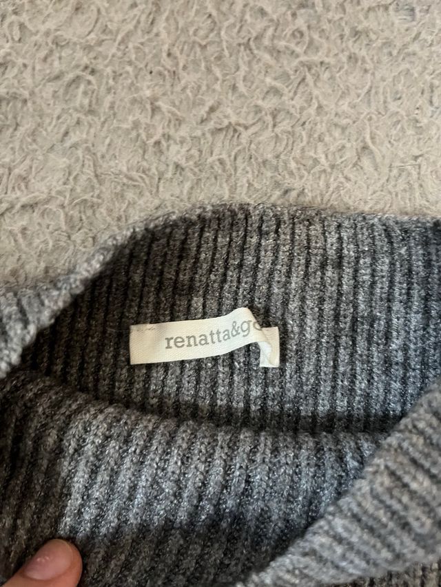 Chaleco gris claro con abertura lateral desigual