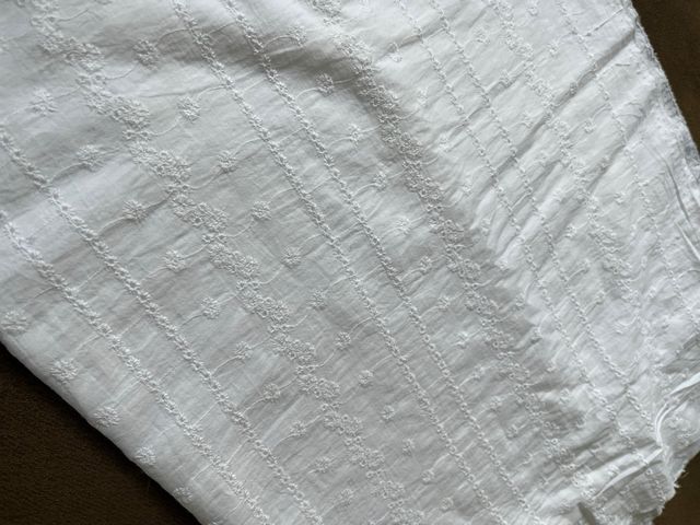 Tela de algodón bordada