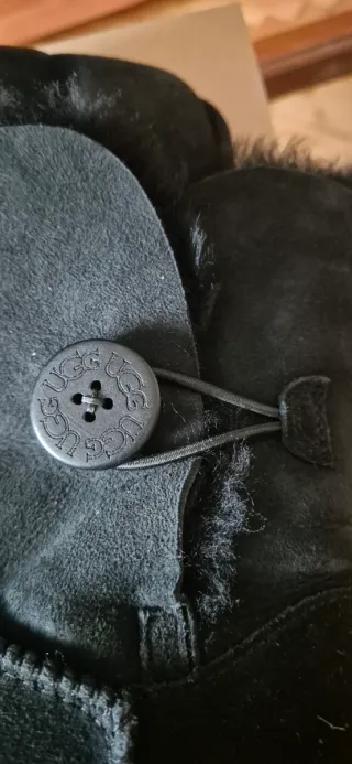 Botas UGG Negras con Botón