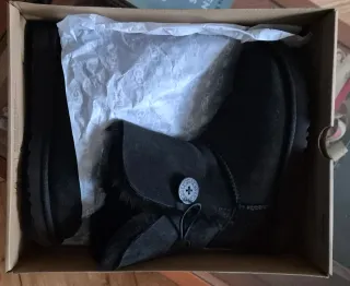 Botas UGG Negras con Botón