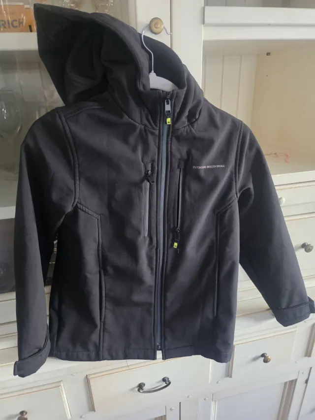Chaqueta impermeable con capucha 134 cm -9 anos