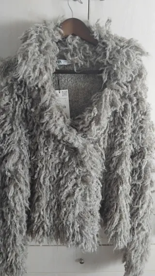 Chaqueta Zara  beige con etiqueta