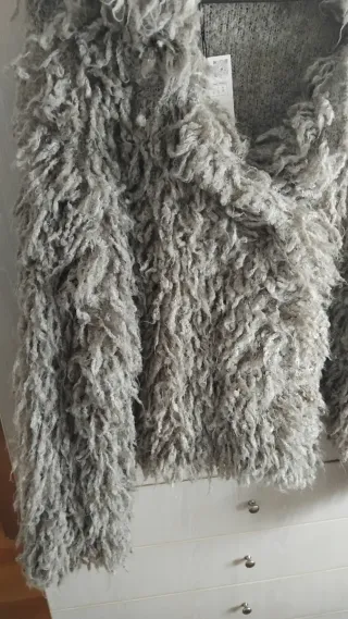 Chaqueta Zara  beige con etiqueta