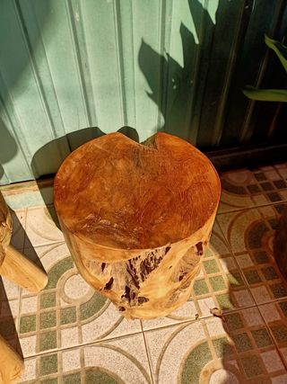 Taburete de madera rústico