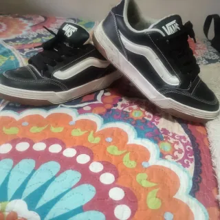 Zapatillas Vans Negras y Blancas