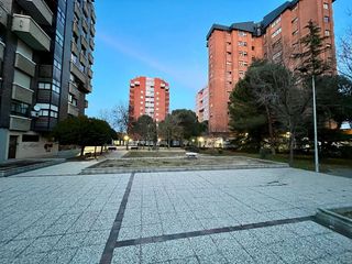 Local comercial en venta en Huerta del Rey en Valladolid
