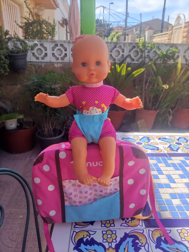 Nenuco con maleta