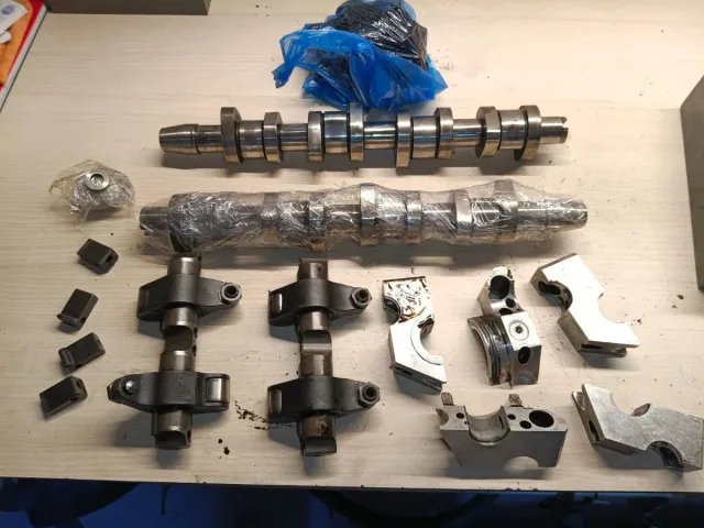 Árbol de levas, balancines y taqués