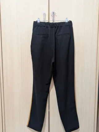 Pantalón Zara negro con raya lateral