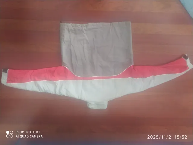 Chaqueta de esquí beige y roja