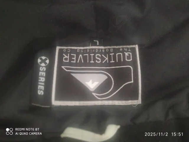 Chaqueta de esquí beige y roja