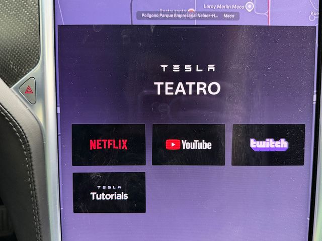 Tesla Model X 100D con FSD