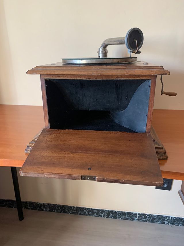 Gramófono con caja de resonancia