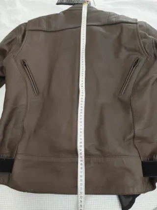 Chaqueta de cuero marrón para moto