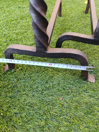 Morillos de hierro y latón para chimenea