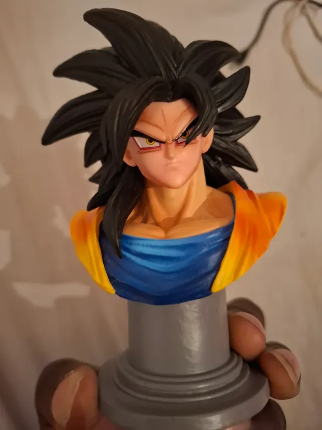 Figura Goku SSJ4
