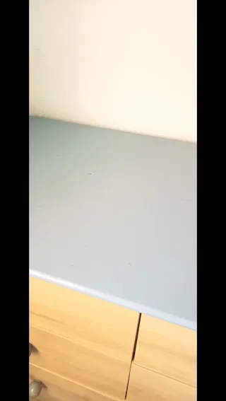 Cómoda de madera y cristal