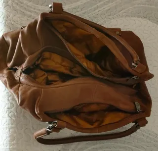 Bolso de piel marrón