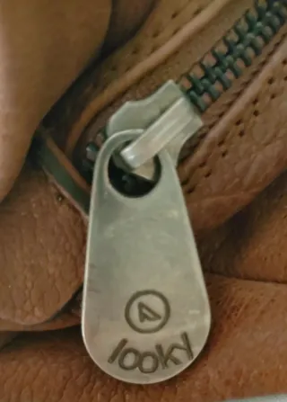 Bolso de piel marrón