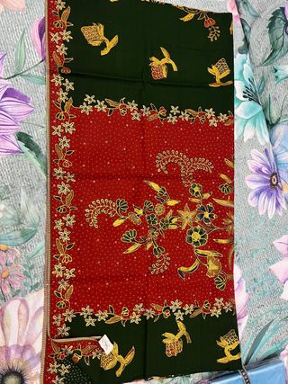 Foulard Batik Grande Verde y Rojo oro
