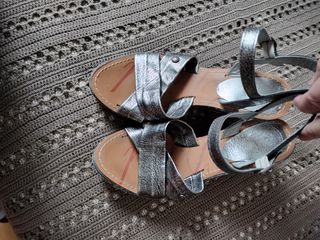 Sandalias Diesel plateadas y marrones