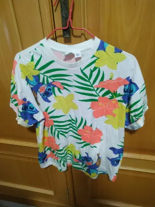 Camiseta Estampada Stitch Flores