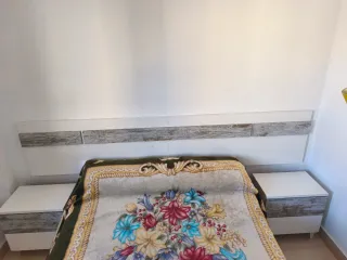 Mesita de noche y cabecero