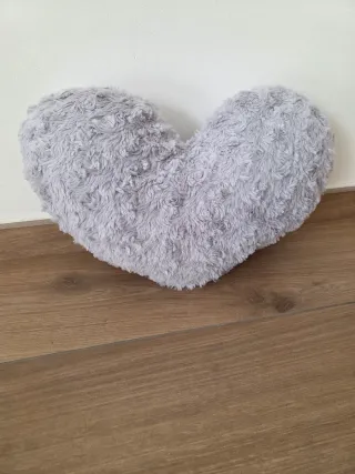 Cuscino a forma di cuore morbido grigio