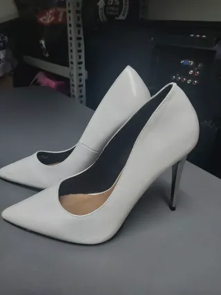 Zapatos de tacón blancos