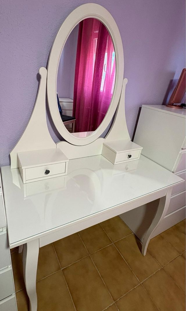 Tavolo da toeletta IKEA Hemnes con specchio e vetro