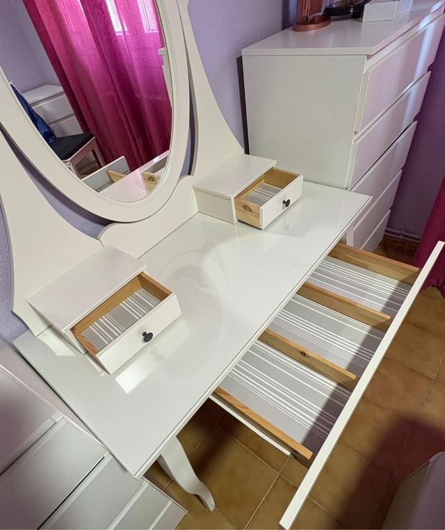 Tavolo da toeletta IKEA Hemnes con specchio e vetro