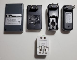 Lotto 4 Caricabatterie AA/AAA Ni-MH