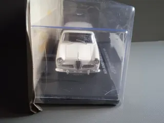 Coche Alfa Romeo Giulietta Ti 1:24