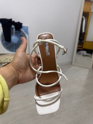 Tacones blancos de tiras