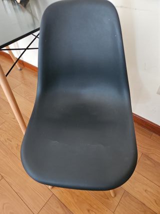 Tavolo da pranzo e sedie neri