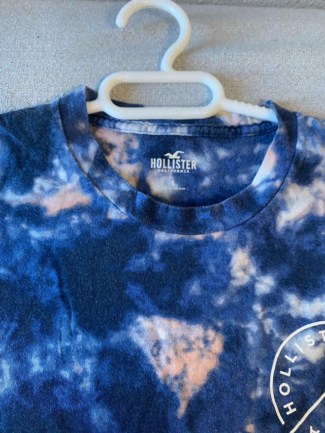Camiseta Hollister Tie-Dye Azul y Beige
