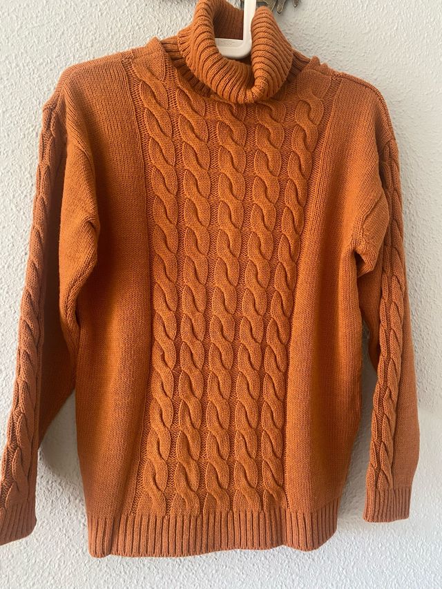 Jersey cuello vuelto naranja trenzado