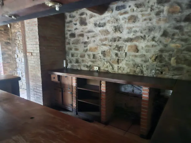 Casa grande 2 plantas con 2 aseos ,1 baño