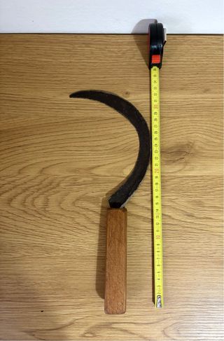 Falcetto o falciola in metallo con manico in legno