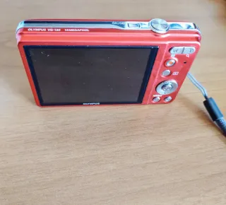 Olympus VG-130 Fotocamera Digitale Rossa