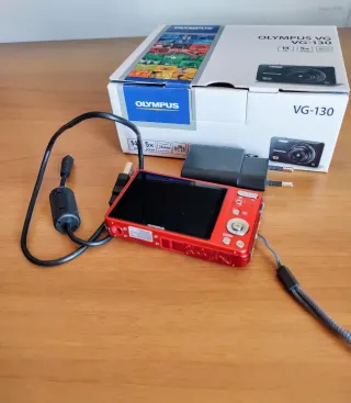 Olympus VG-130 Fotocamera Digitale Rossa