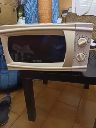 Microonde bianco Taurus