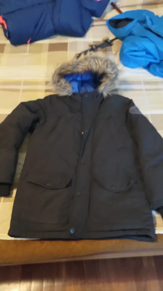 Giacca invernale con cappuccio 11-12 anni