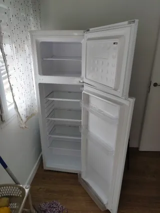 Frigorifero bianco con congelatore