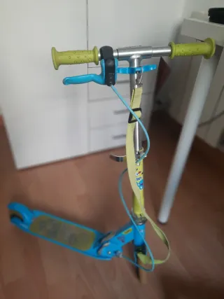 Patinete infantil azul y verde