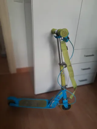 Patinete infantil azul y verde