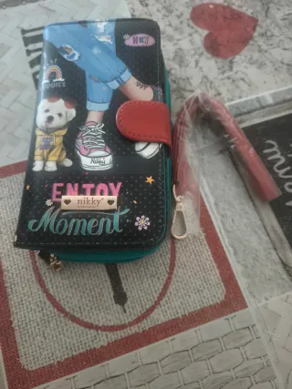 Cartera y portamóvil Nikky