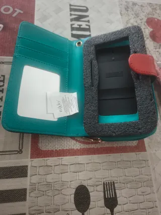 Cartera y portamóvil Nikky