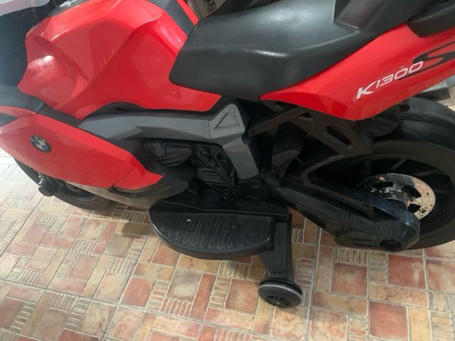 Moto eléctrica 12V Infantil BMW Roja a Batería