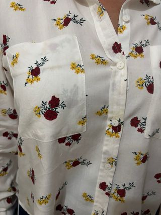 Camisa blanca floral